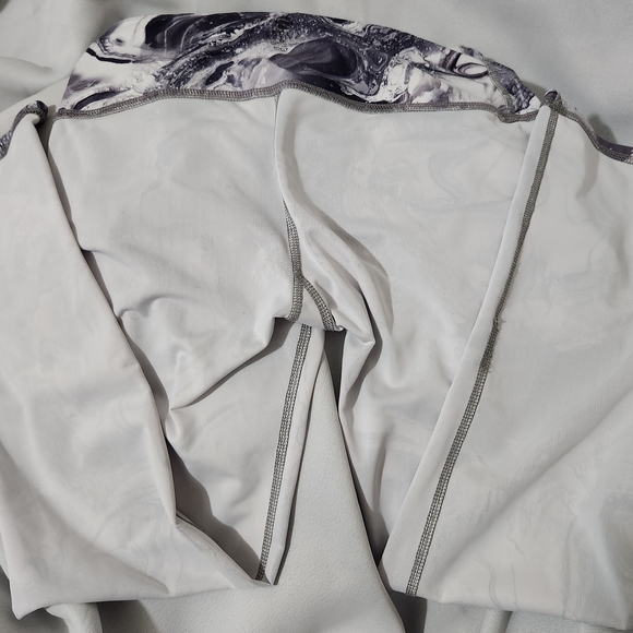 NOLI Leggings Mid Rise Abstract Swirl Leggings - Black & White - Picture 7 of 7